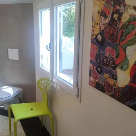 לינה וארוחת בוקר La Maison De Lison 3*