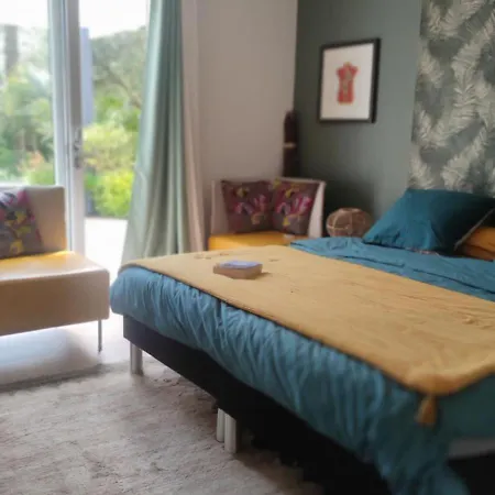 לינה וארוחת בוקר La Maison De Lison